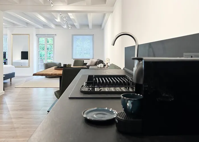 Pensión Gutshaus Am Rhein *